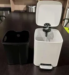 Відро для сміття з плавним закриттям квадратне Zerix Kubix-TC0106 White 6 л (колір білий) (ZX6109)