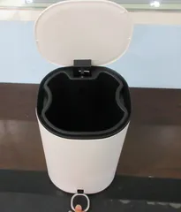 Відро для сміття з плавним закриттям овальне Zerix Prime-TC0105 White 5л колір білий (ZX5901)