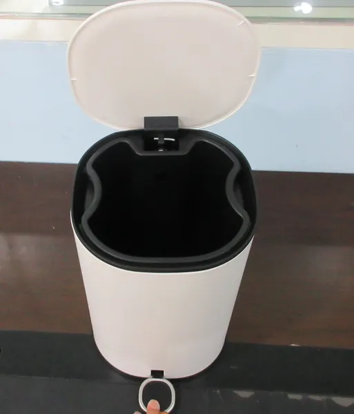 Відро для сміття з плавним закриттям овальне Zerix Prime-TC0105 White 5л колір білий (ZX5901)